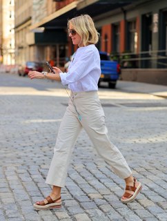 Naomi Watts feet photo thumbnail