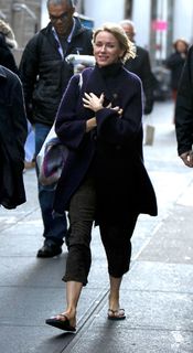 Naomi Watts feet photo thumbnail