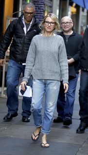 Naomi Watts feet photo thumbnail