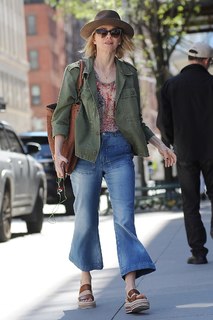 Naomi Watts feet photo thumbnail