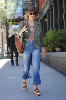 Naomi Watts feet photo thumbnail