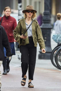 Naomi Watts feet photo thumbnail