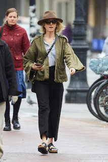 Naomi Watts feet photo thumbnail