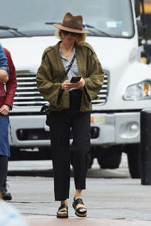 Naomi Watts feet photo thumbnail