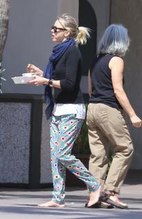 Naomi Watts feet photo thumbnail