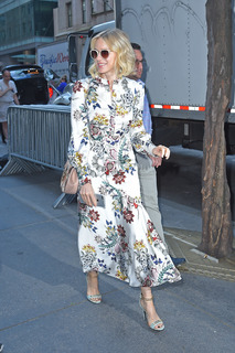 Naomi Watts feet photo thumbnail