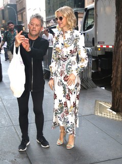 Naomi Watts feet photo thumbnail