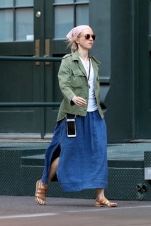 Naomi Watts feet photo thumbnail