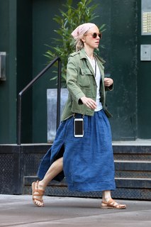 Naomi Watts feet photo thumbnail