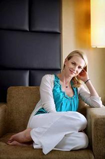 Naomi Watts feet photo thumbnail