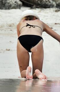 Naomi Watts feet photo thumbnail