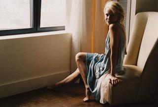 Naomi Watts feet photo thumbnail