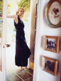 Naomi Watts feet photo thumbnail