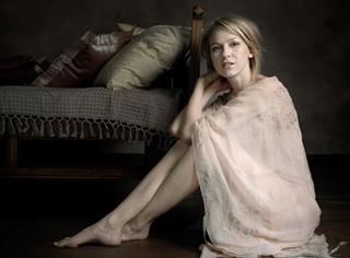 Naomi Watts feet photo thumbnail