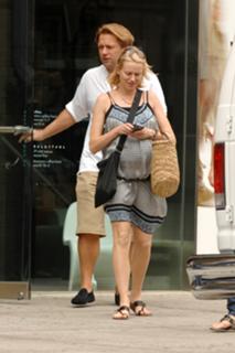 Naomi Watts feet photo thumbnail