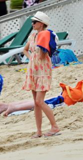 Naomi Watts feet photo thumbnail