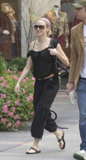 Naomi Watts feet photo thumbnail