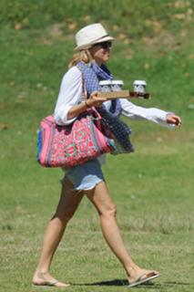 Naomi Watts feet photo thumbnail