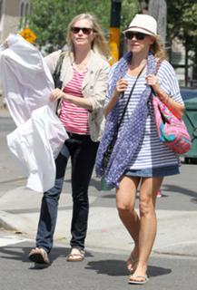 Naomi Watts feet photo thumbnail