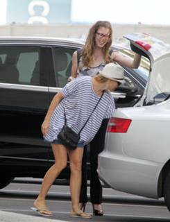 Naomi Watts feet photo thumbnail