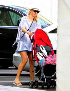 Naomi Watts feet photo thumbnail