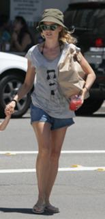 Naomi Watts feet photo thumbnail