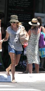 Naomi Watts feet photo thumbnail