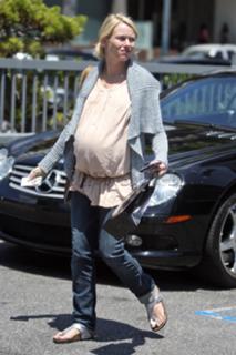 Naomi Watts feet photo thumbnail