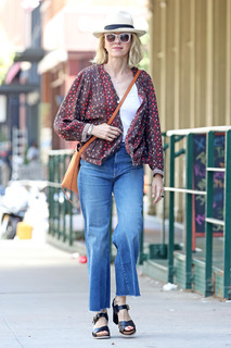 Naomi Watts feet photo thumbnail