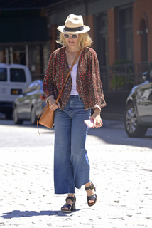 Naomi Watts feet photo thumbnail