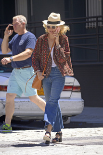 Naomi Watts feet photo thumbnail