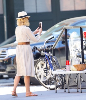 Naomi Watts feet photo thumbnail