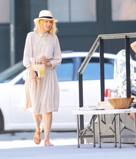 Naomi Watts feet photo thumbnail