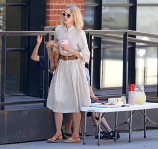 Naomi Watts feet photo thumbnail