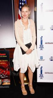 Naomi Watts feet photo thumbnail