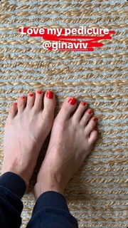 Naomi Watts feet photo thumbnail