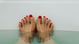 Naomi Watts feet photo thumbnail