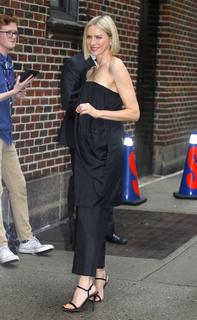 Naomi Watts feet photo thumbnail