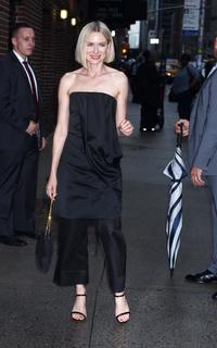 Naomi Watts feet photo thumbnail