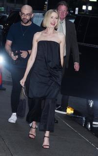 Naomi Watts feet photo thumbnail