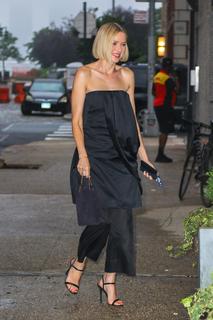 Naomi Watts feet photo thumbnail
