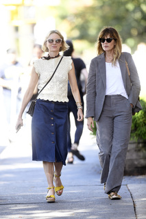 Naomi Watts feet photo thumbnail