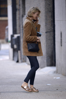 Naomi Watts feet photo thumbnail
