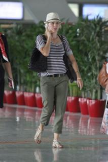 Naomi Watts feet photo thumbnail