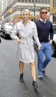 Naomi Watts feet photo thumbnail