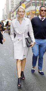 Naomi Watts feet photo thumbnail