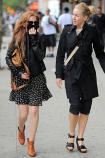 Naomi Watts feet photo thumbnail