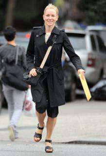 Naomi Watts feet photo thumbnail