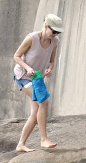 Naomi Watts feet photo thumbnail