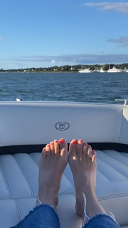 Naomi Watts feet photo thumbnail